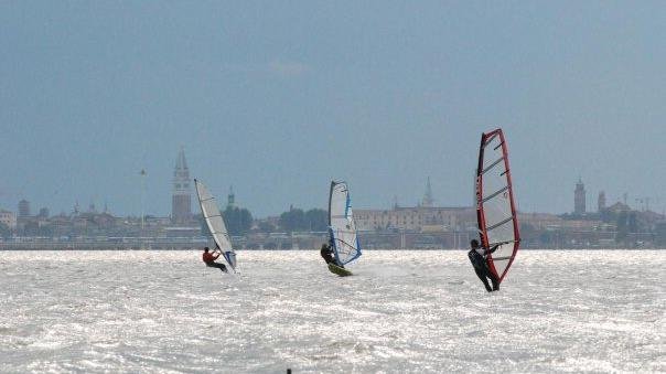 Con il Windsurf nei canali di Venezia