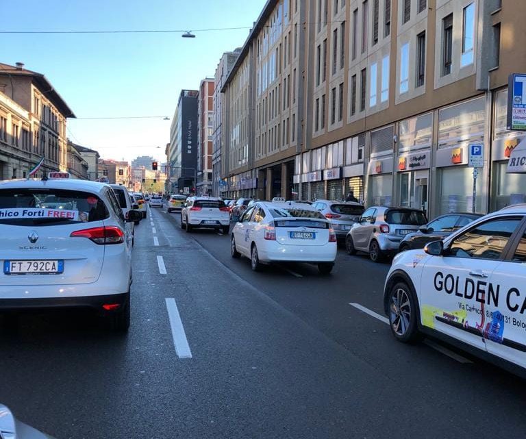 LA VOCE DEL TRENTINO – “I taxi di Bologna sfilano per «Chico Forti Libero»”