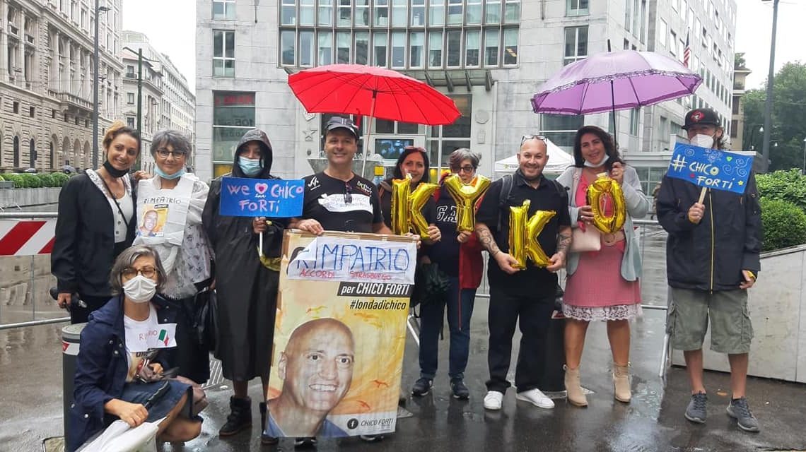 Sostenitori di Chico a Milano per chiedere il suo rimpatrio!