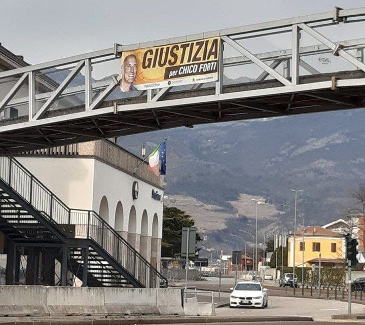 Ormai da 3 settimane a Rovereto la passerella alla stazione treni ricorda la giustizia per il nostro Chico