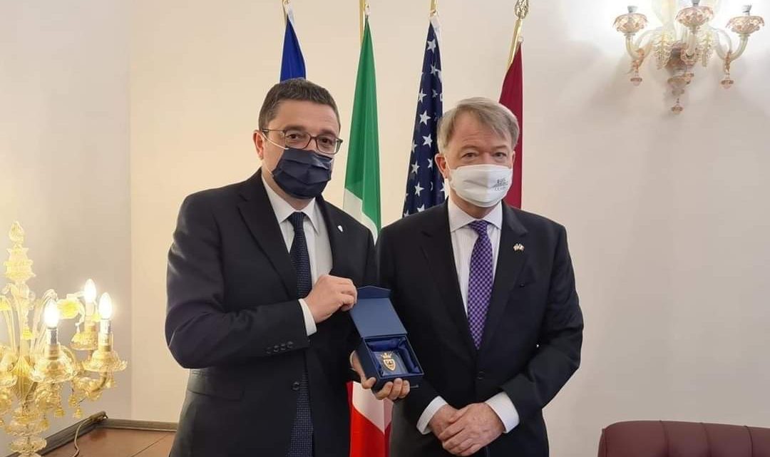 Presidente Maurizio Fugatti e il console generale degli Stati Uniti Robert Needham